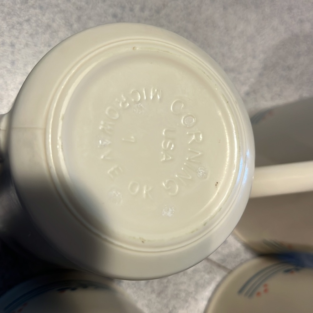 Corelle by Corning Coffee Mug. Country Violets - Picture 5 of 7